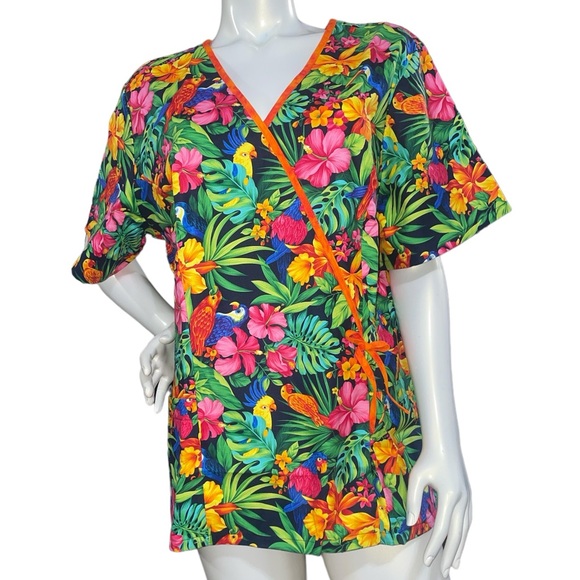 SOLD NWT  Black and Tropically Colorful Scrubs Top Size 2XL (Parrot Isle) - Picture 1 of 7